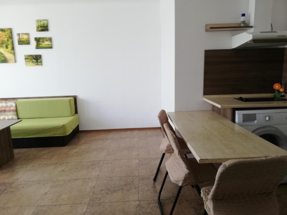 Apartamenti Zhelezovi Pomorie Eksteriør billede