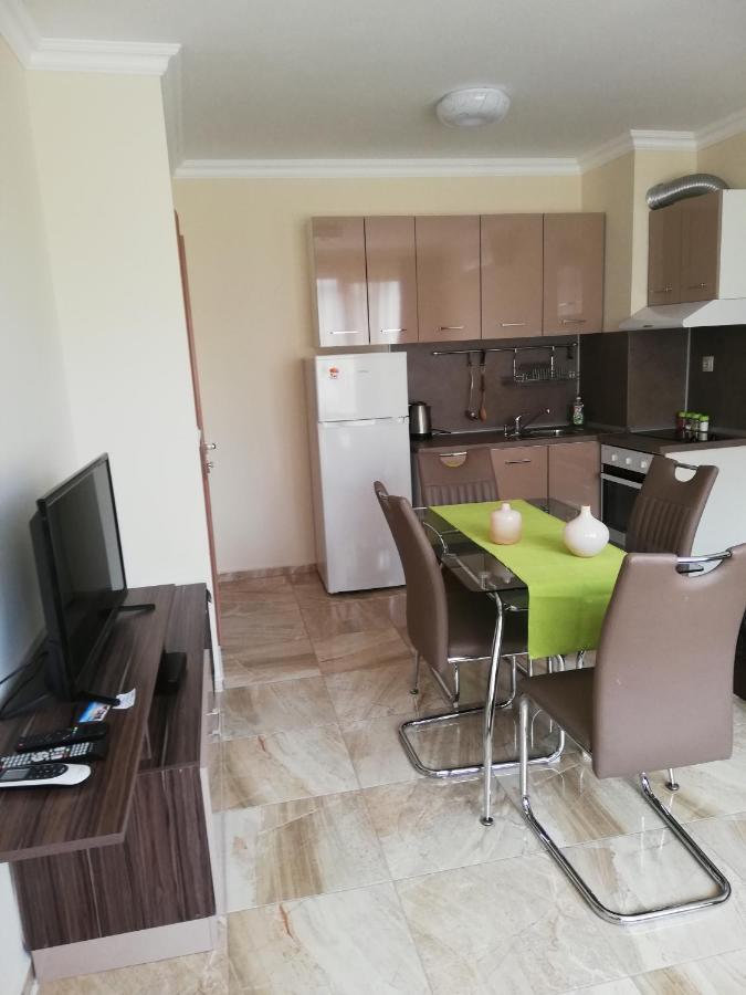 Apartamenti Zhelezovi Pomorie Eksteriør billede